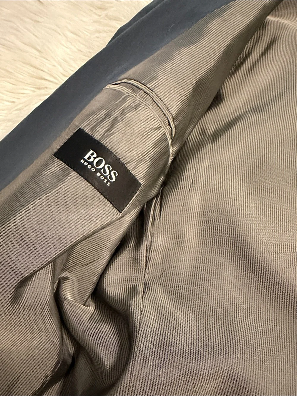 Hugo Boss Men's Slate Gray Two-Button Blazer size 42 length 32” pit to pit 42